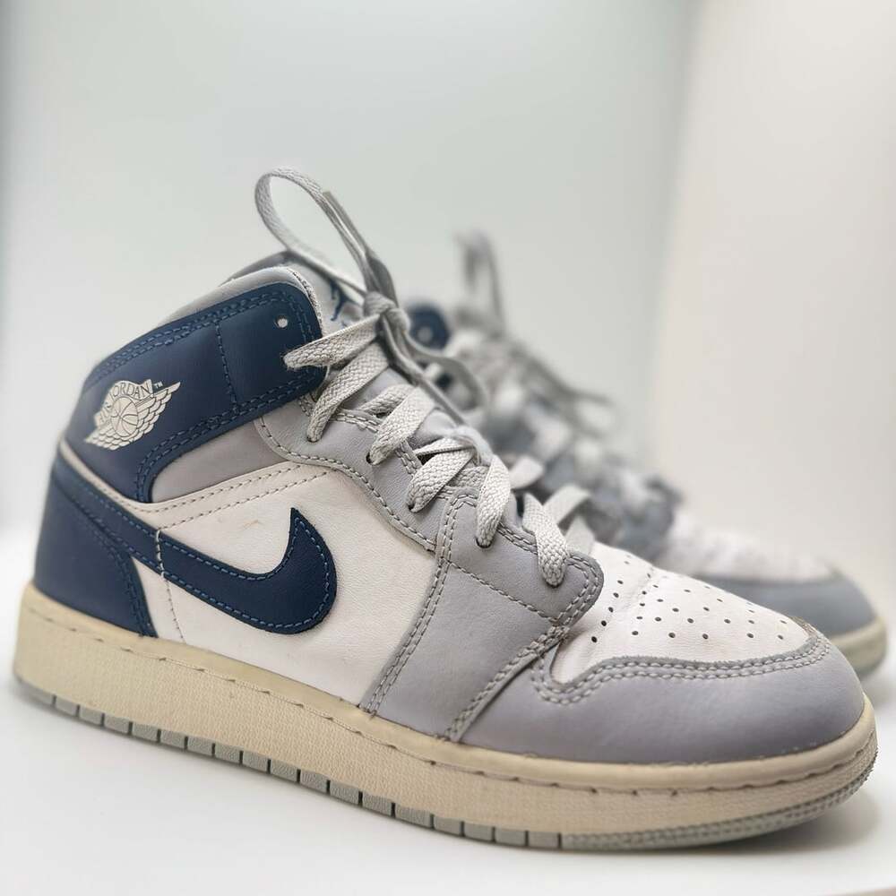 Air Jordan 1 Mid GS Wolf Grey Midnight Navy 5.5Y